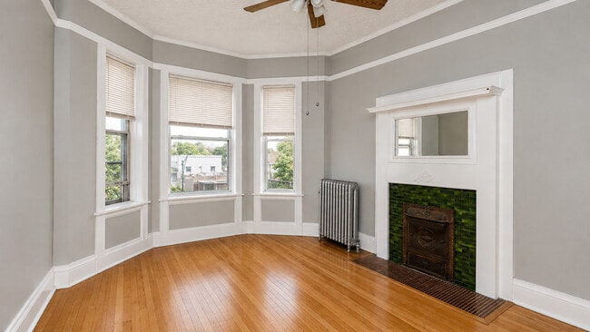 Building Photo - 2941 W Belmont Ave