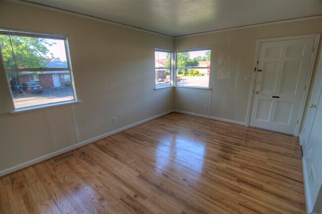 Sala de estar de 11x17 - 7222 East Burnside