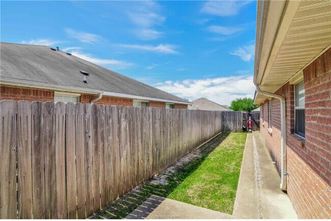 Foto del edificio - 921 Sun Meadow St