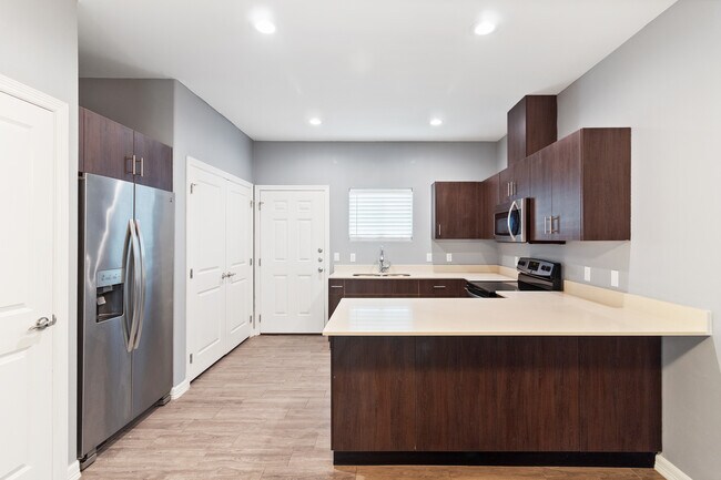 Kitchen - 1720 W Taft St