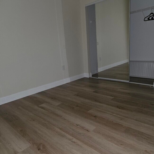 Building Photo - 1610 Presidential Way