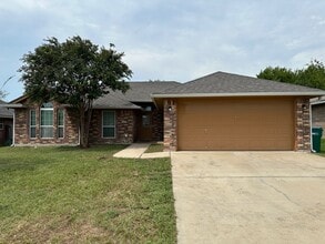 Building Photo - 3307 Churchhill Dr