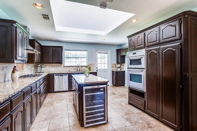 Building Photo - 63 Remington Dr W