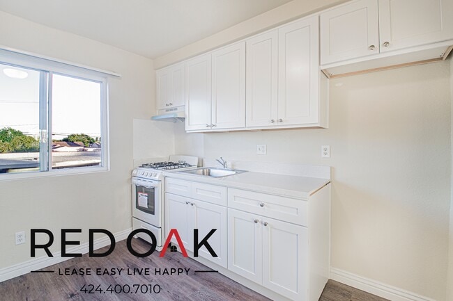 Building Photo - 4900 Clair Del Ave