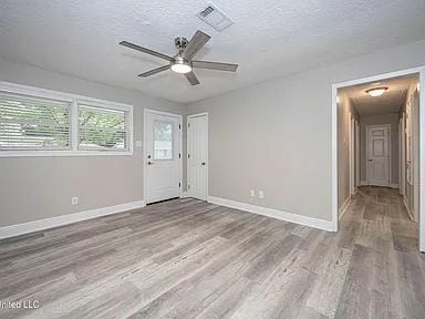 Building Photo - 206 Beverly Dr