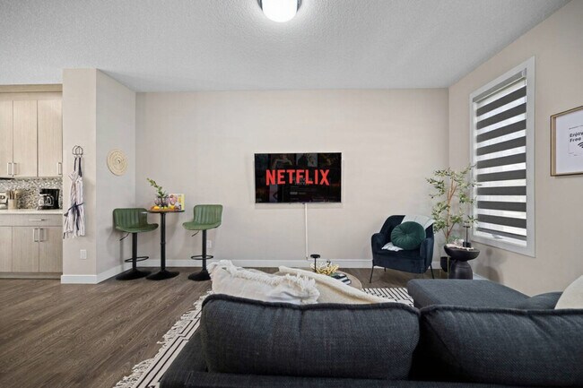 Photo du bâtiment - 10752-10792 92 St NW