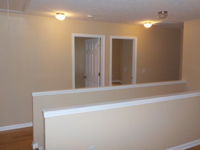 Building Photo - 8310 Oak Knoll Dr