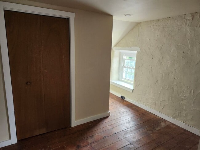 Building Photo - 366 Ridge Rd