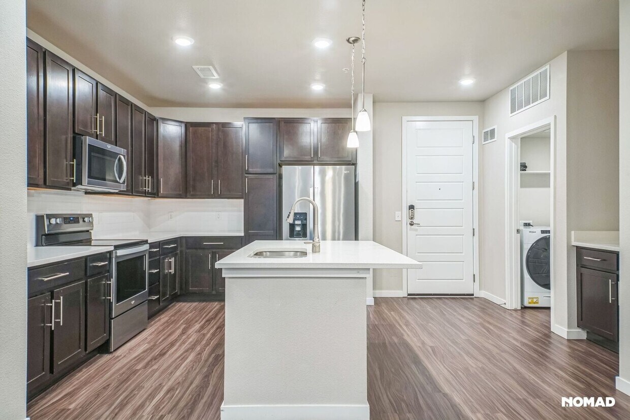 Foto principal - Charming 2BR Condo in Littleton