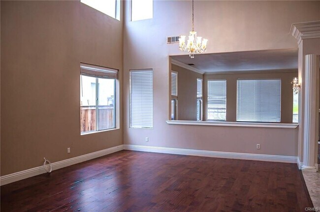 Foto del edificio - 4469 Torrey Pines Dr