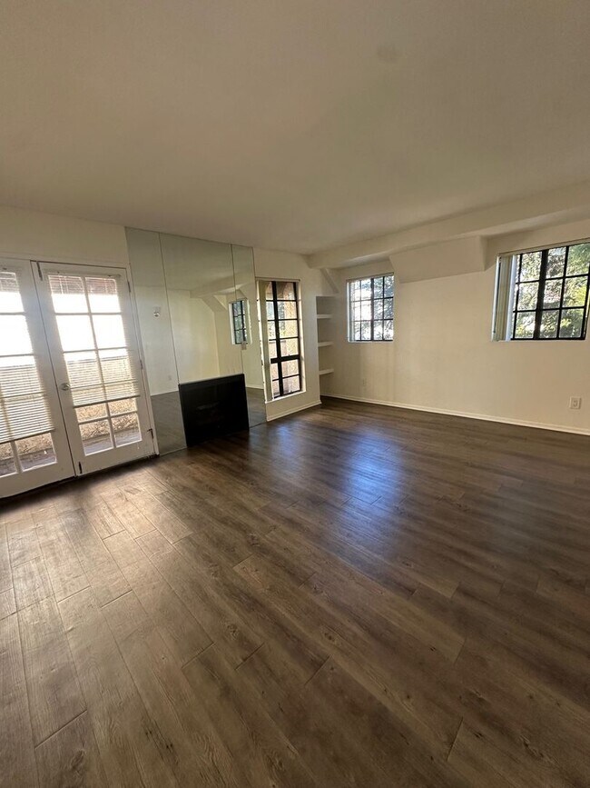 Interior Photo - 14228 Dickens St