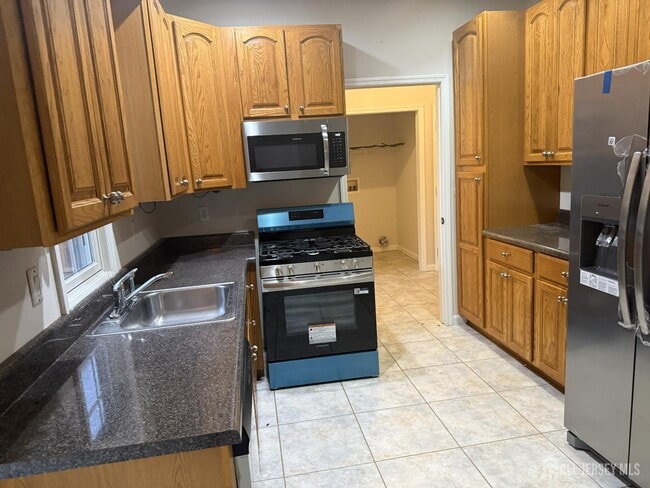 Foto del edificio - 555 Georges Rd