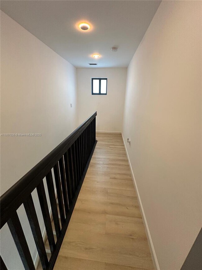 Foto del edificio - 958 NW 10th St