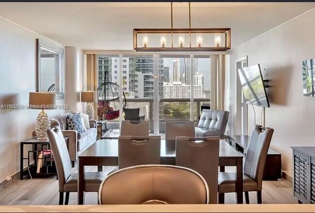 Foto del edificio - 1717 N Bayshore Dr