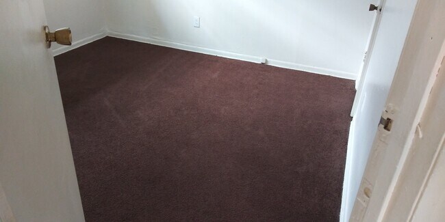 bedroom - 2712 Berry St
