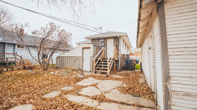 Building Photo - 725 N 10th Ave