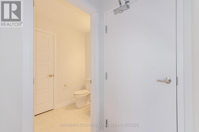 Photo du bâtiment - 801 Glenroy Gilbert Dr