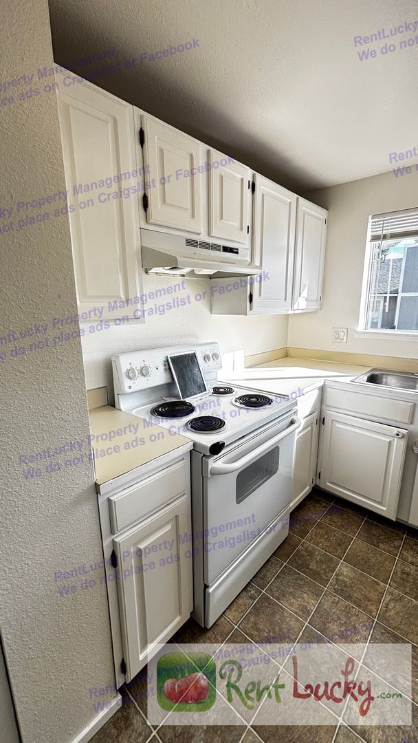 Building Photo - 2612 Laukala Pl