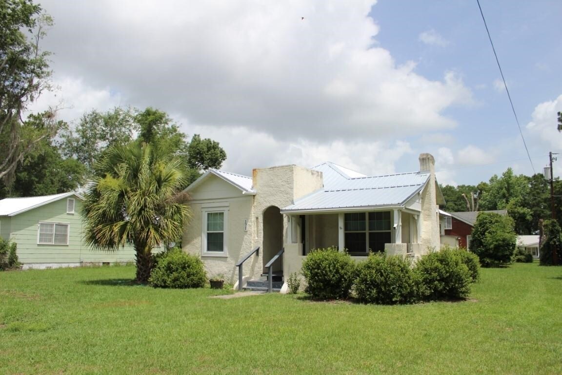 Primary Photo - 171 SE Seminole St