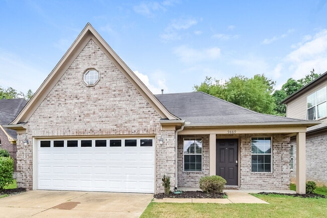 Building Photo - 9889 Southern Oak Way