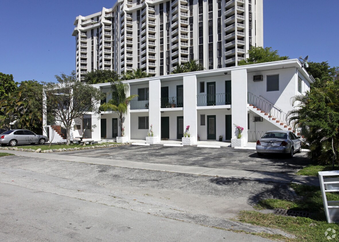 Foto del edificio - 1385 NE 105th St