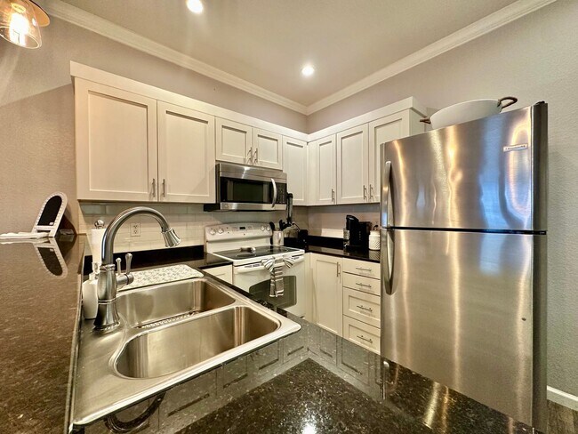 Foto del edificio - Spacious, Fully-Furnished 2/2 Condo Minutes from Campus - SPRING SEMESTER LEASE AVAILABLE!