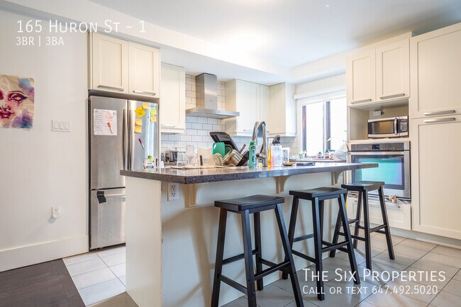 Photo du bâtiment - U of T Three Bedroom