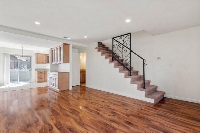 Foto del edificio - 212 W Grand Ave