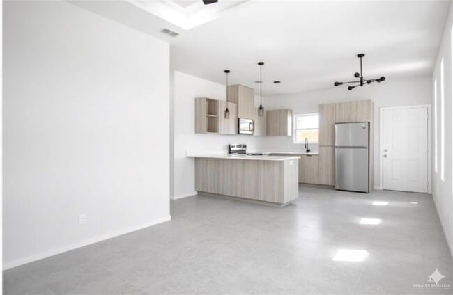 Building Photo - 608 N Alexandrite Ave