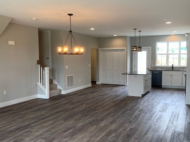 Building Photo - Modern 2-Story Townhome in Legacy Park