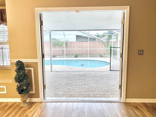 Foto del edificio - 22815 Richardson Ln
