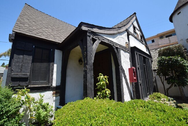 Building Photo - 2906