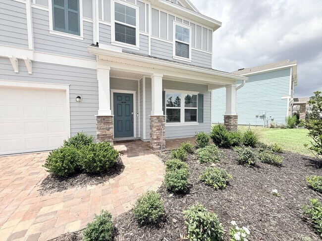 Building Photo - Spacious 4BR Home with Office, Loft & Lake Views