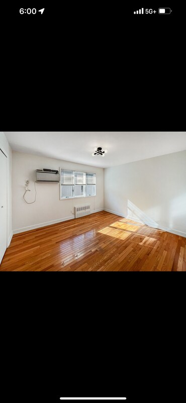 Building Photo - 4213 Seagate Ave