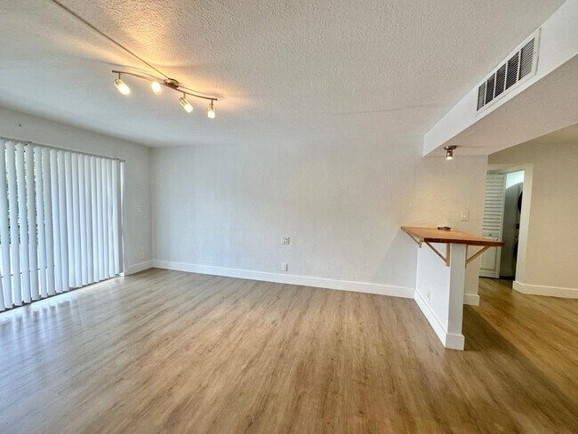 Foto del edificio - 470 NW 20th St