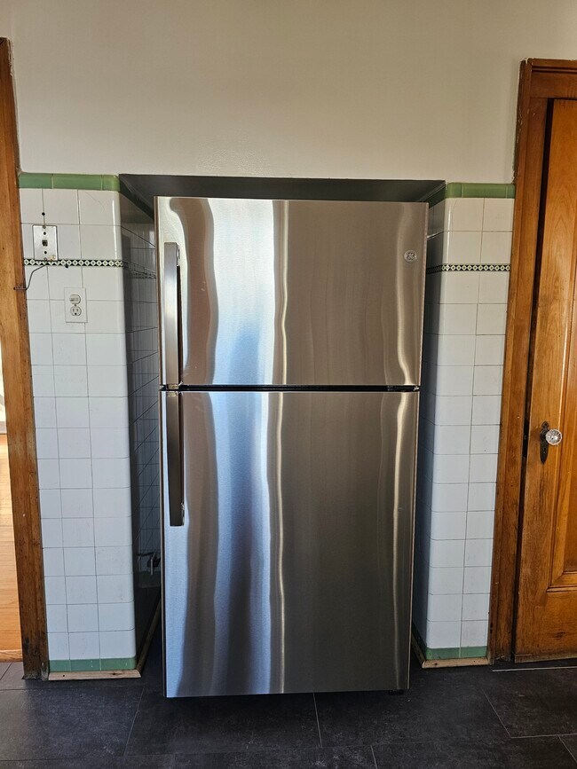 Foto del edificio - 144 N Mason Ave