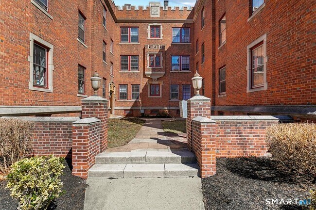 Building Photo - 151 Cold Spring St