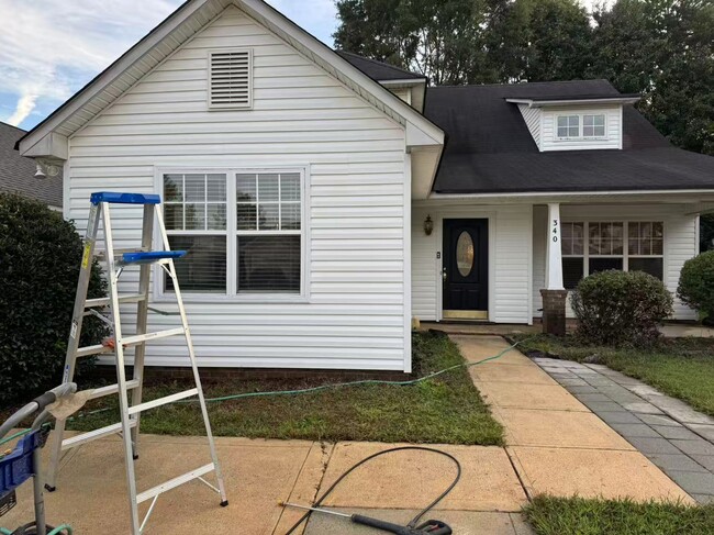 Building Photo - 340 Amir Cir