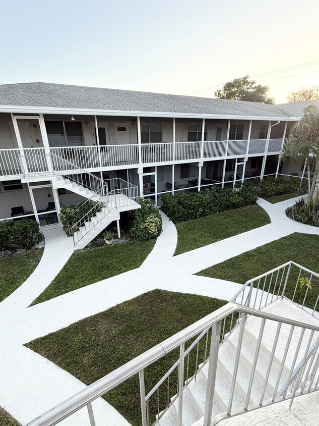 Primary Photo - 520 NE 7th Ave