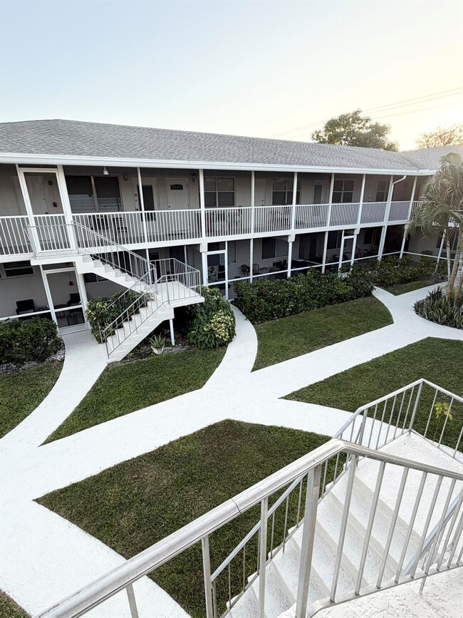 Building Photo - 520 NE 7th Ave