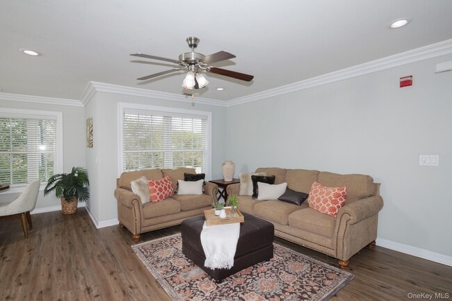 Building Photo - 2105 Vista View Dr