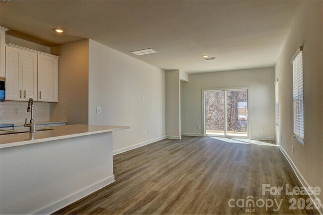 Foto del edificio - 5037 Poplin Vly