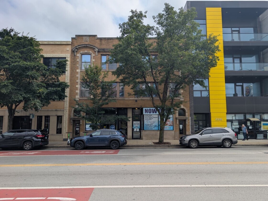 Primary Photo - 2333 W Chicago Ave