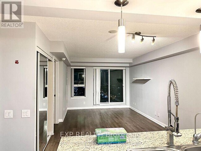 Photo du bâtiment - 190 Borough Dr