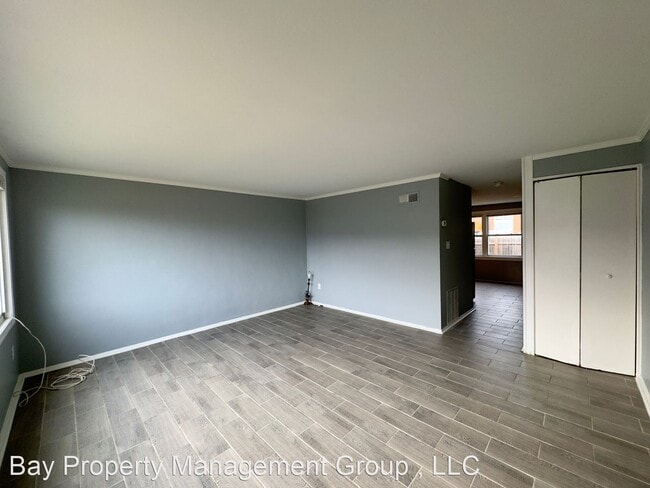 Building Photo - 3 br, 1 bath House - 7952 Eastdale Road