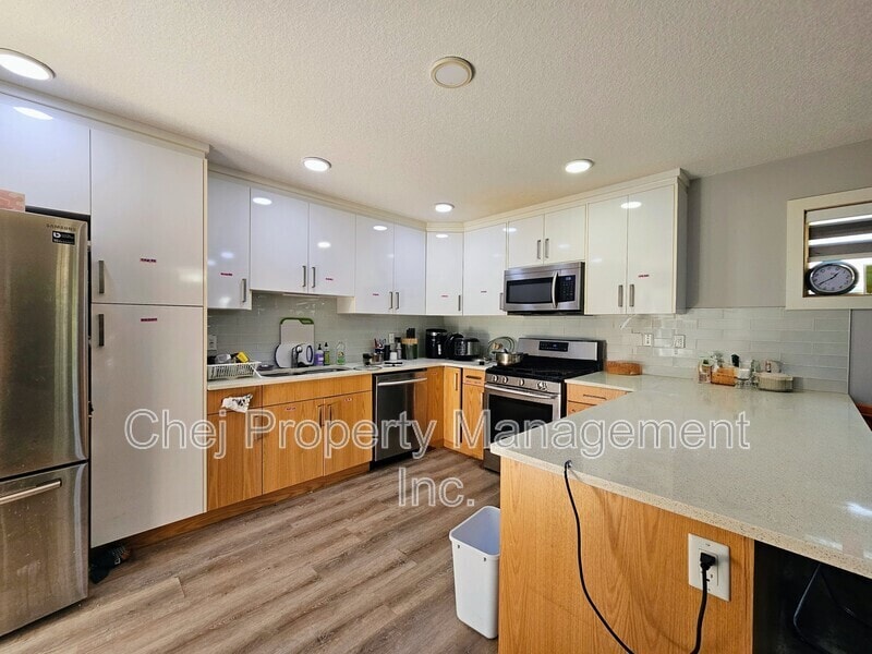 Photo principale - 10427-10469 69 Ave NW