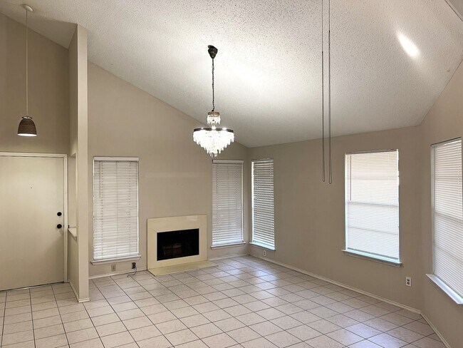 Building Photo - 15811 Beechnut St