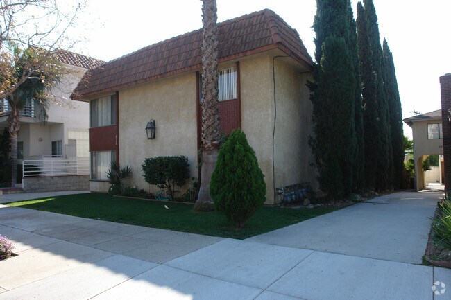 Foto del edificio - 2320 Montrose Ave