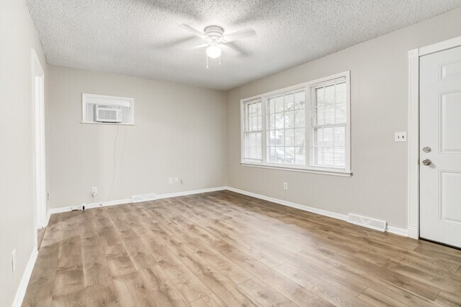 Foto del edificio - 7815 E 47th Terrace