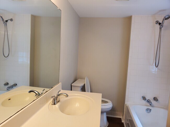 Foto del edificio - 2215 Albion St